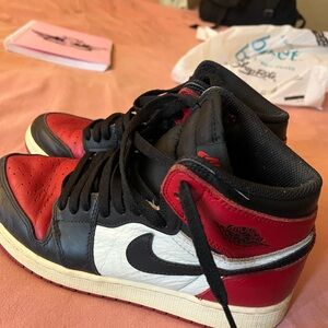 Bred toe Jordan 1 sneakers
